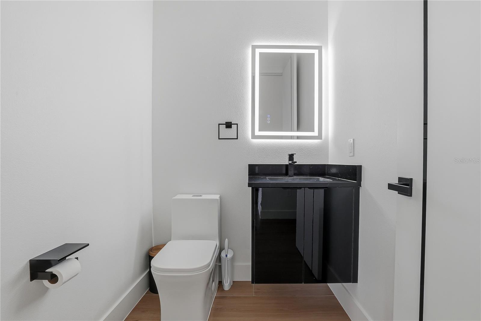 Listing photo id 24 for 17736 Overstreet Lane