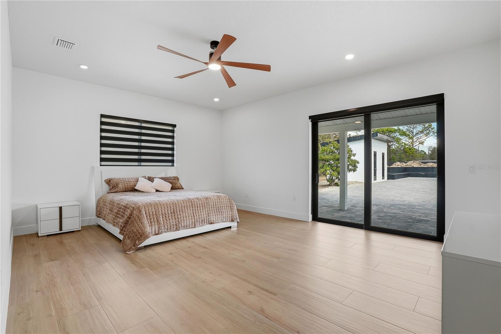 Listing photo id 27 for 17736 Overstreet Lane