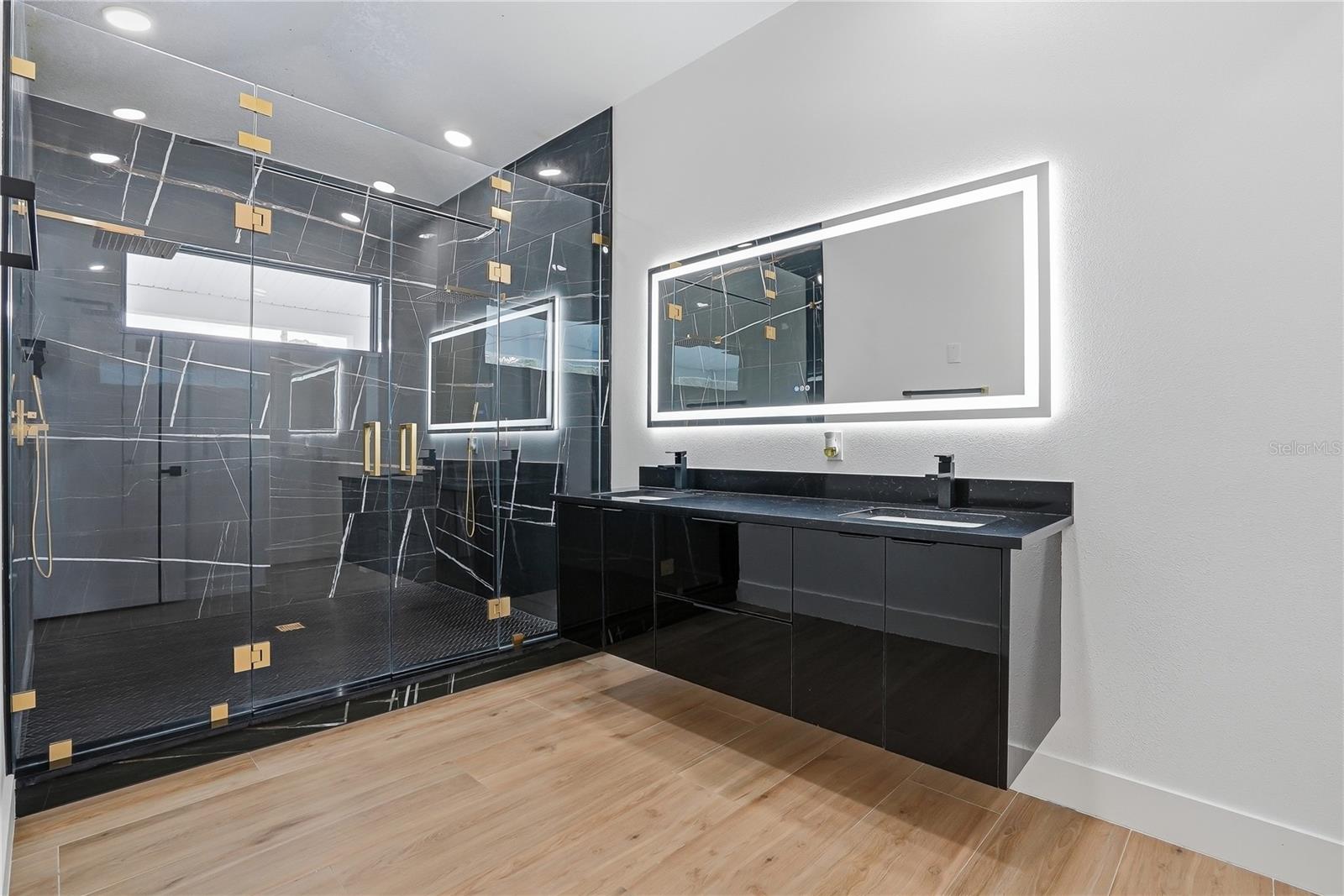 Listing photo id 30 for 17736 Overstreet Lane