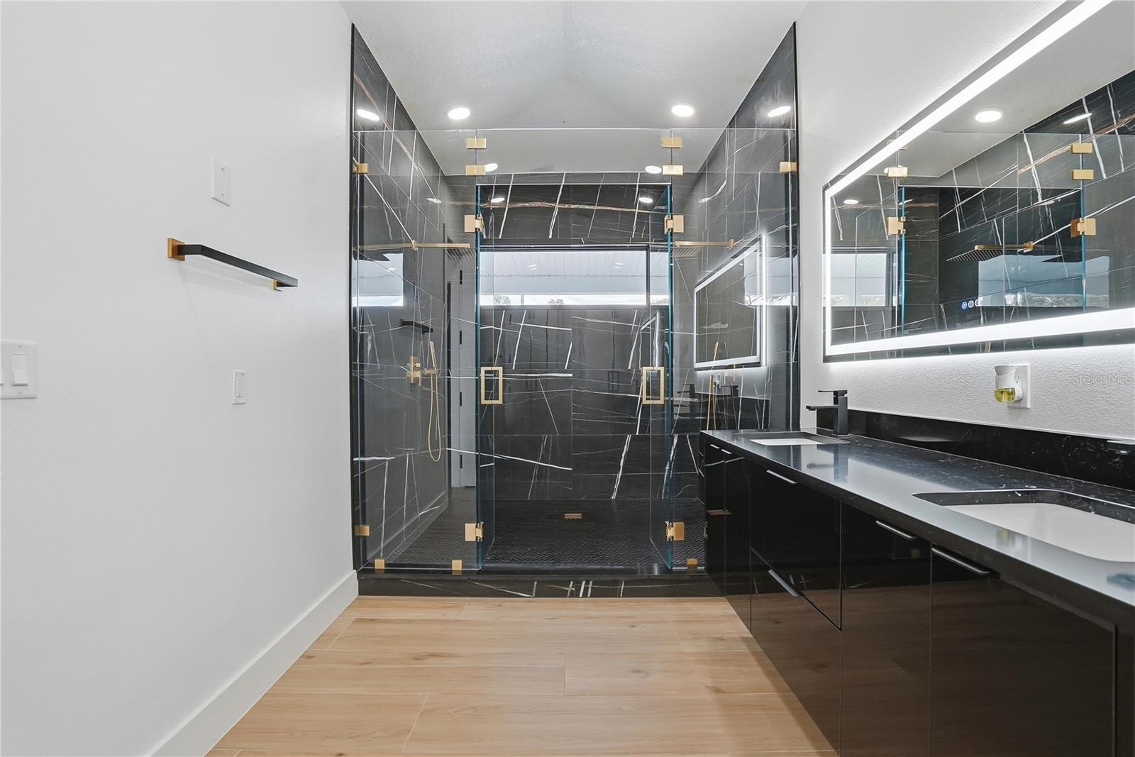 Listing photo id 31 for 17736 Overstreet Lane