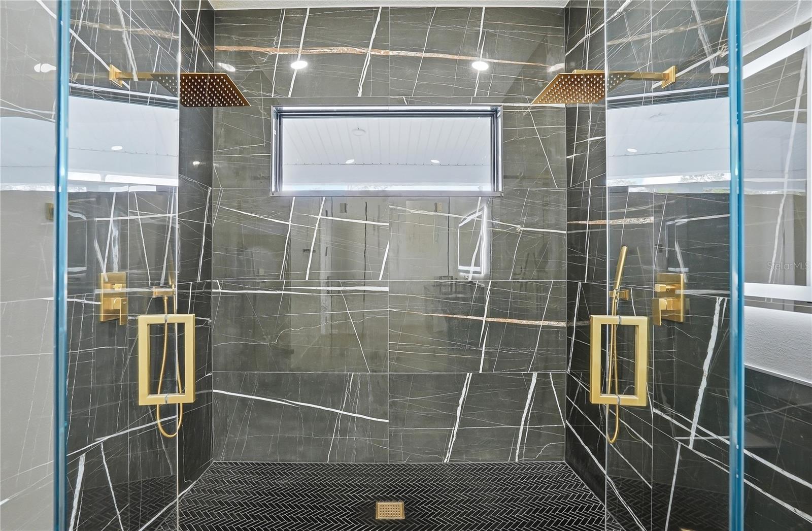 Listing photo id 32 for 17736 Overstreet Lane