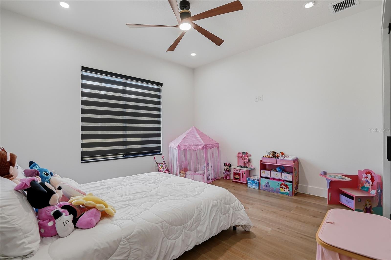 Listing photo id 36 for 17736 Overstreet Lane