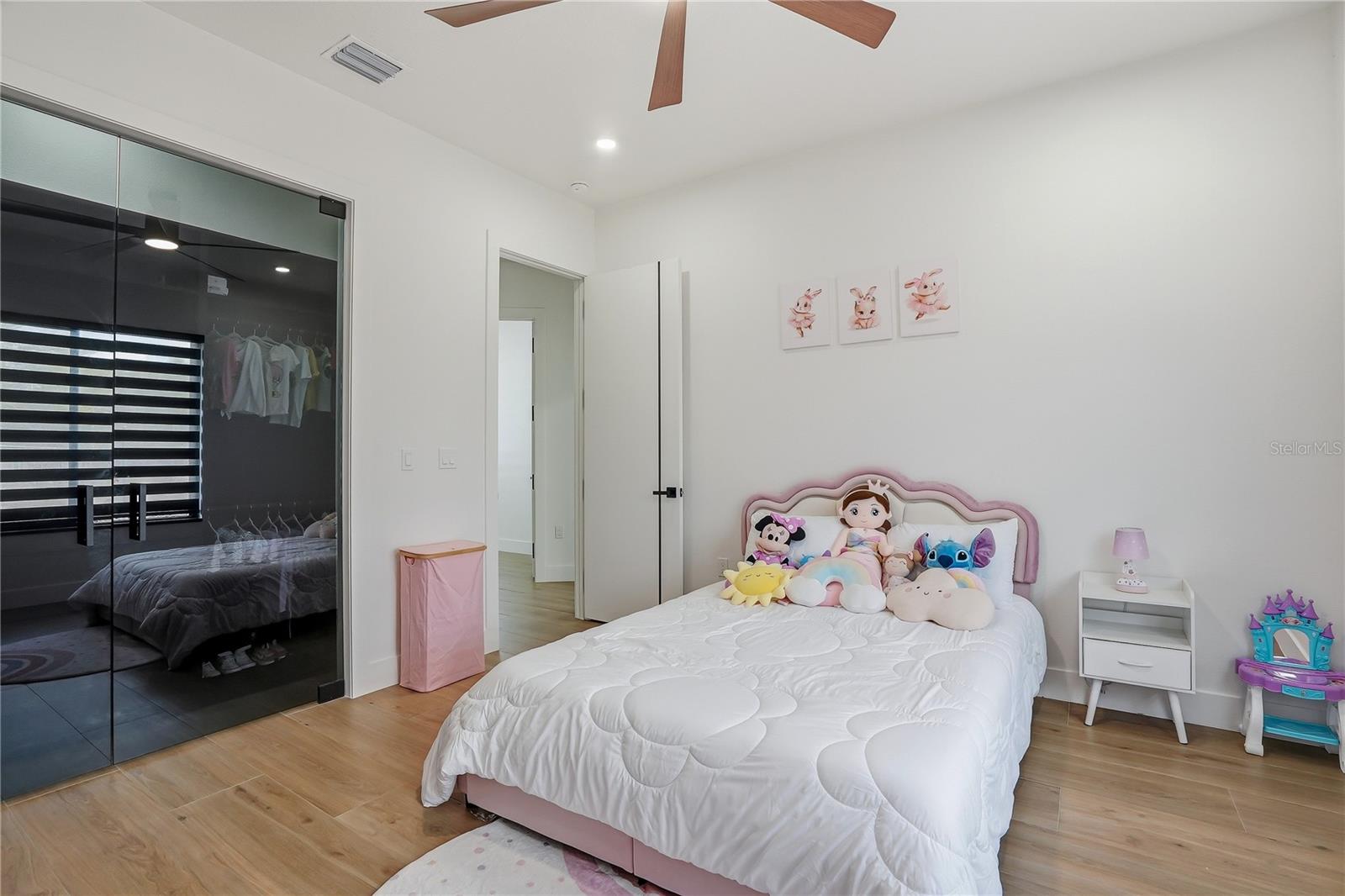 Listing photo id 37 for 17736 Overstreet Lane