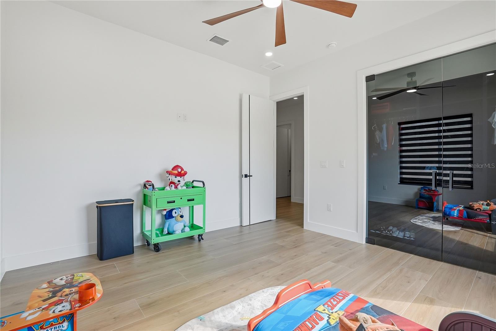 Listing photo id 39 for 17736 Overstreet Lane