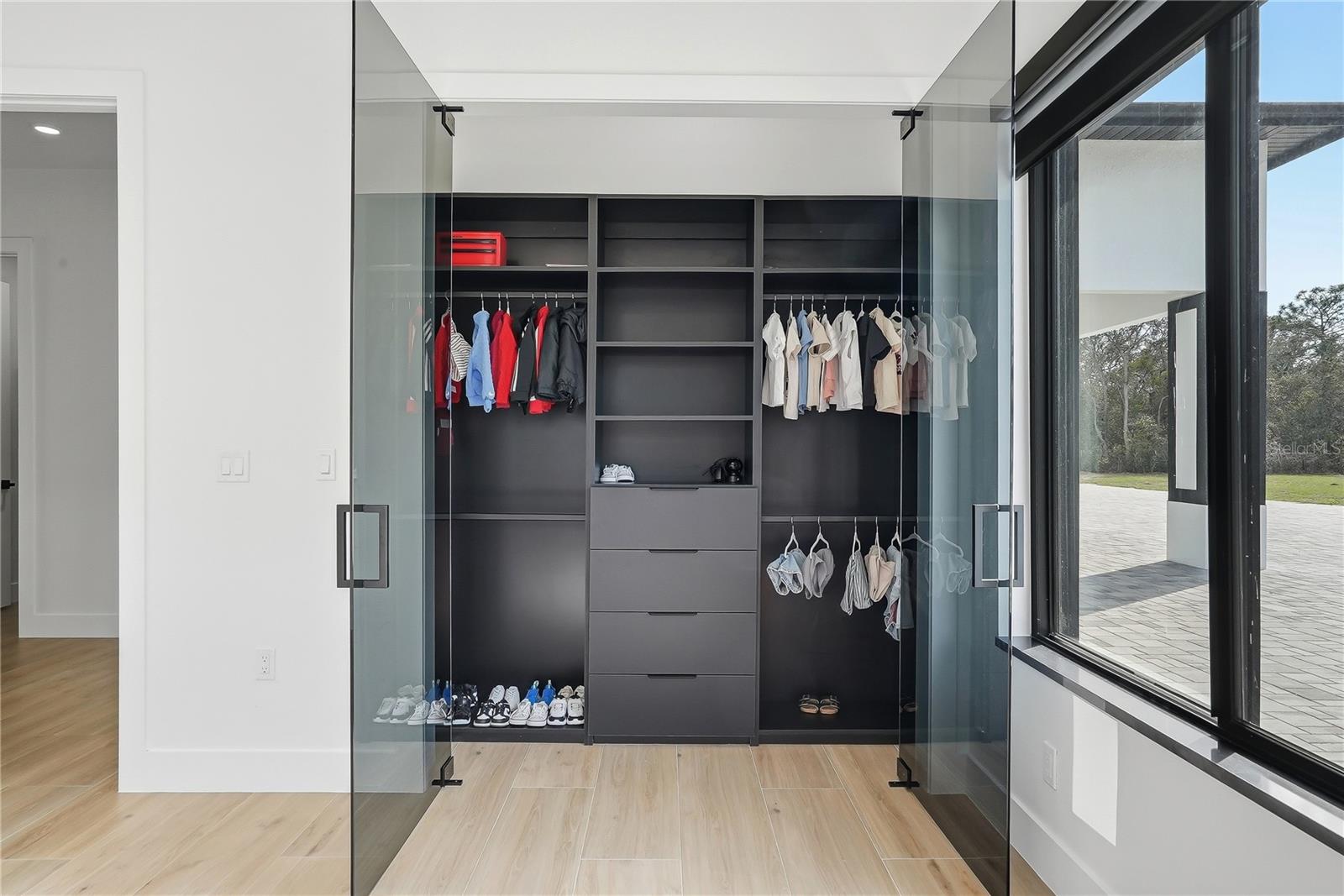 Listing photo id 40 for 17736 Overstreet Lane