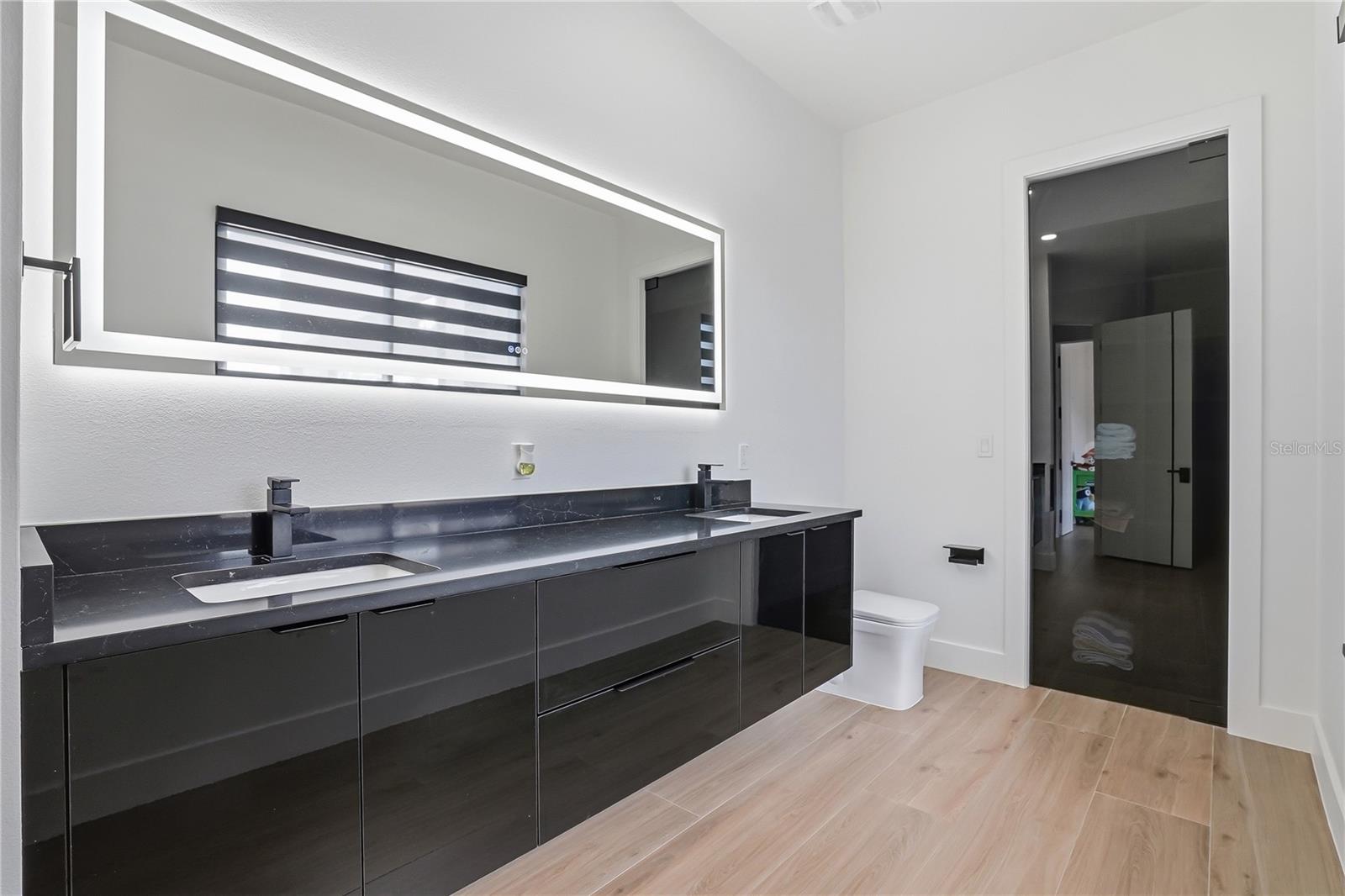 Listing photo id 41 for 17736 Overstreet Lane