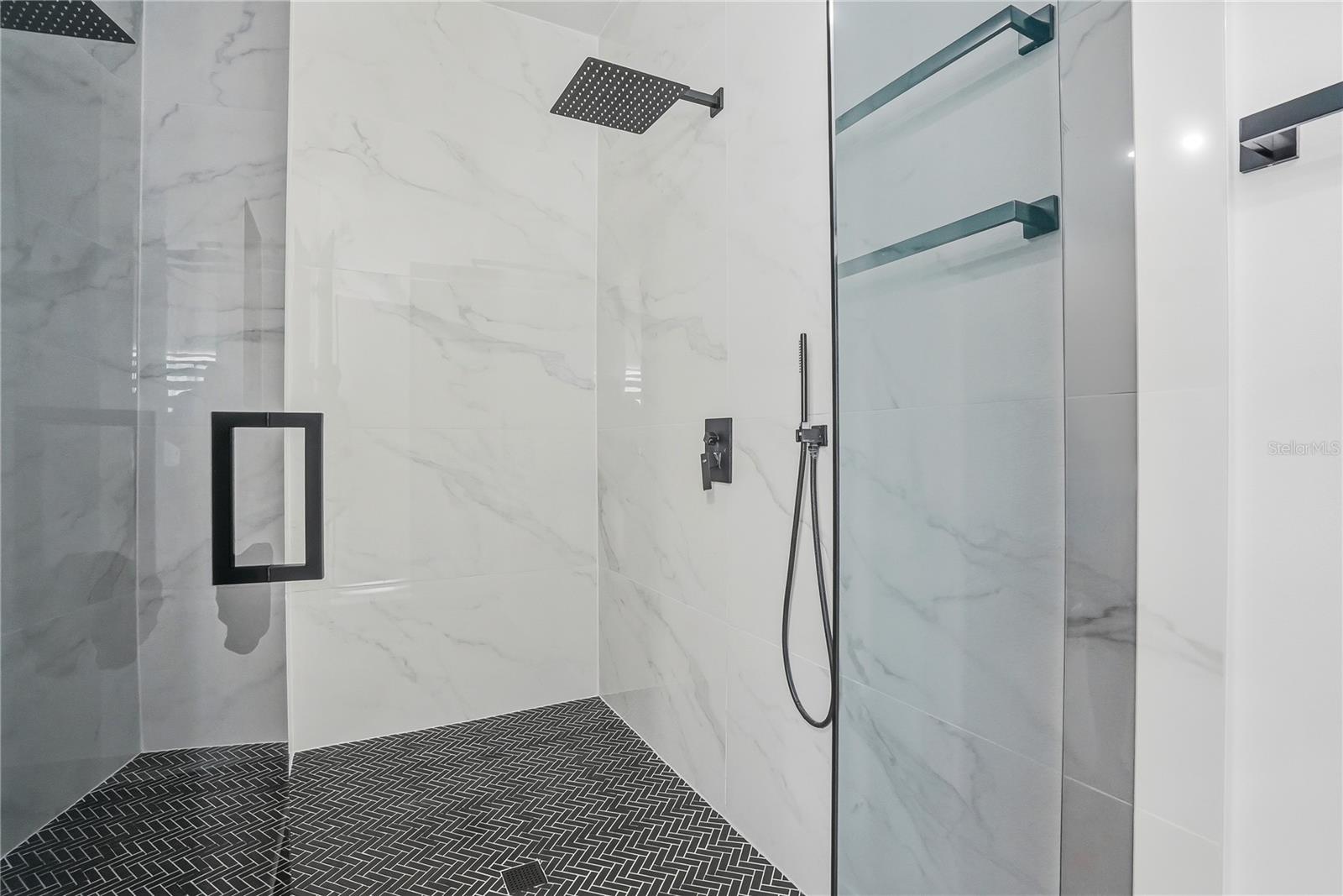 Listing photo id 43 for 17736 Overstreet Lane