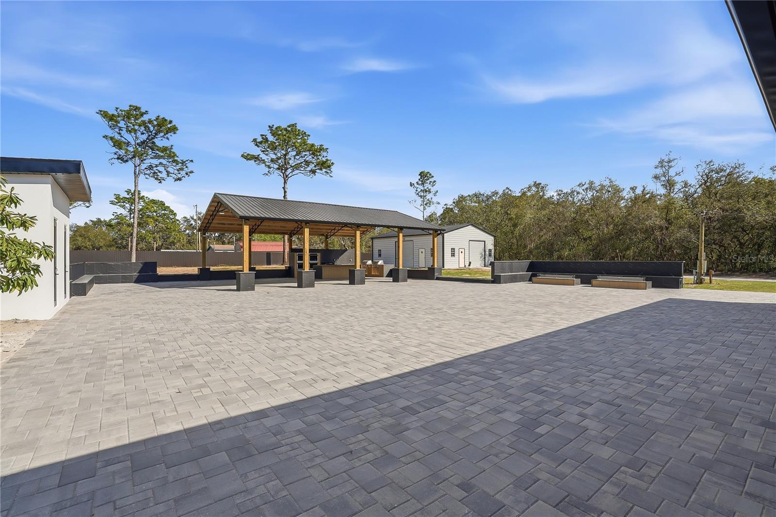 Listing photo id 49 for 17736 Overstreet Lane