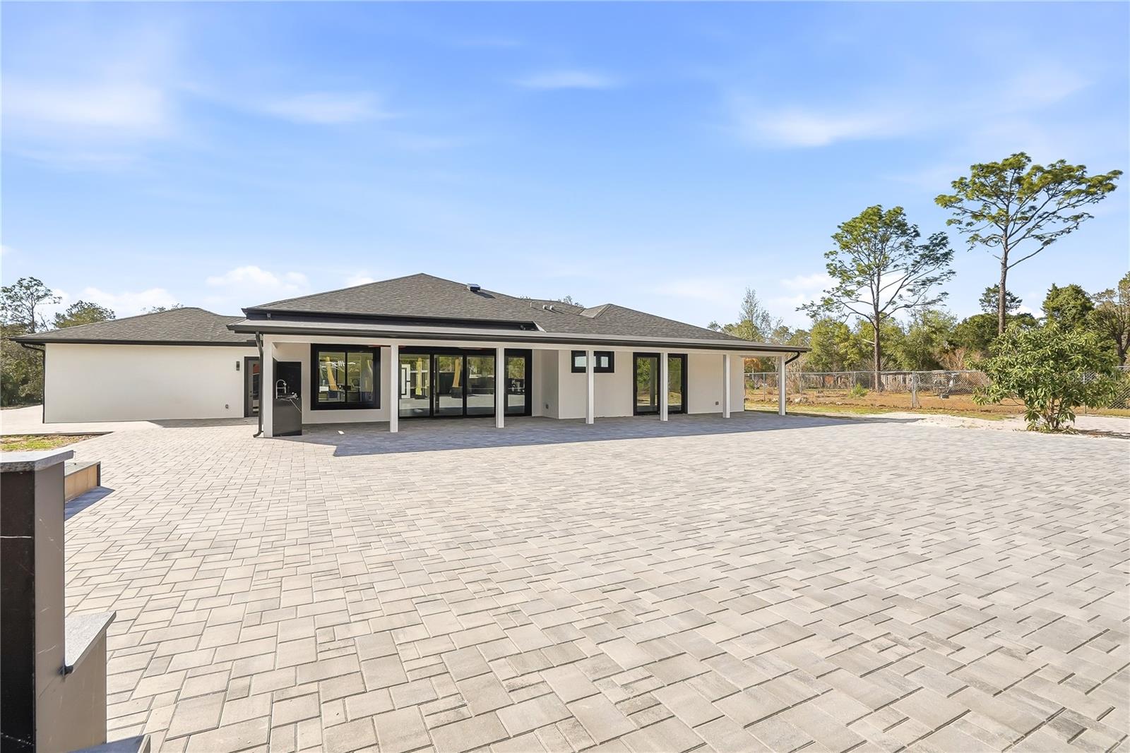 Listing photo id 53 for 17736 Overstreet Lane