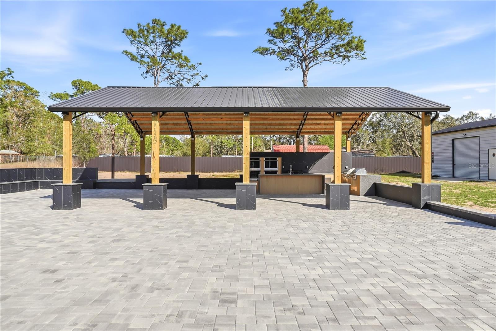 Listing photo id 54 for 17736 Overstreet Lane