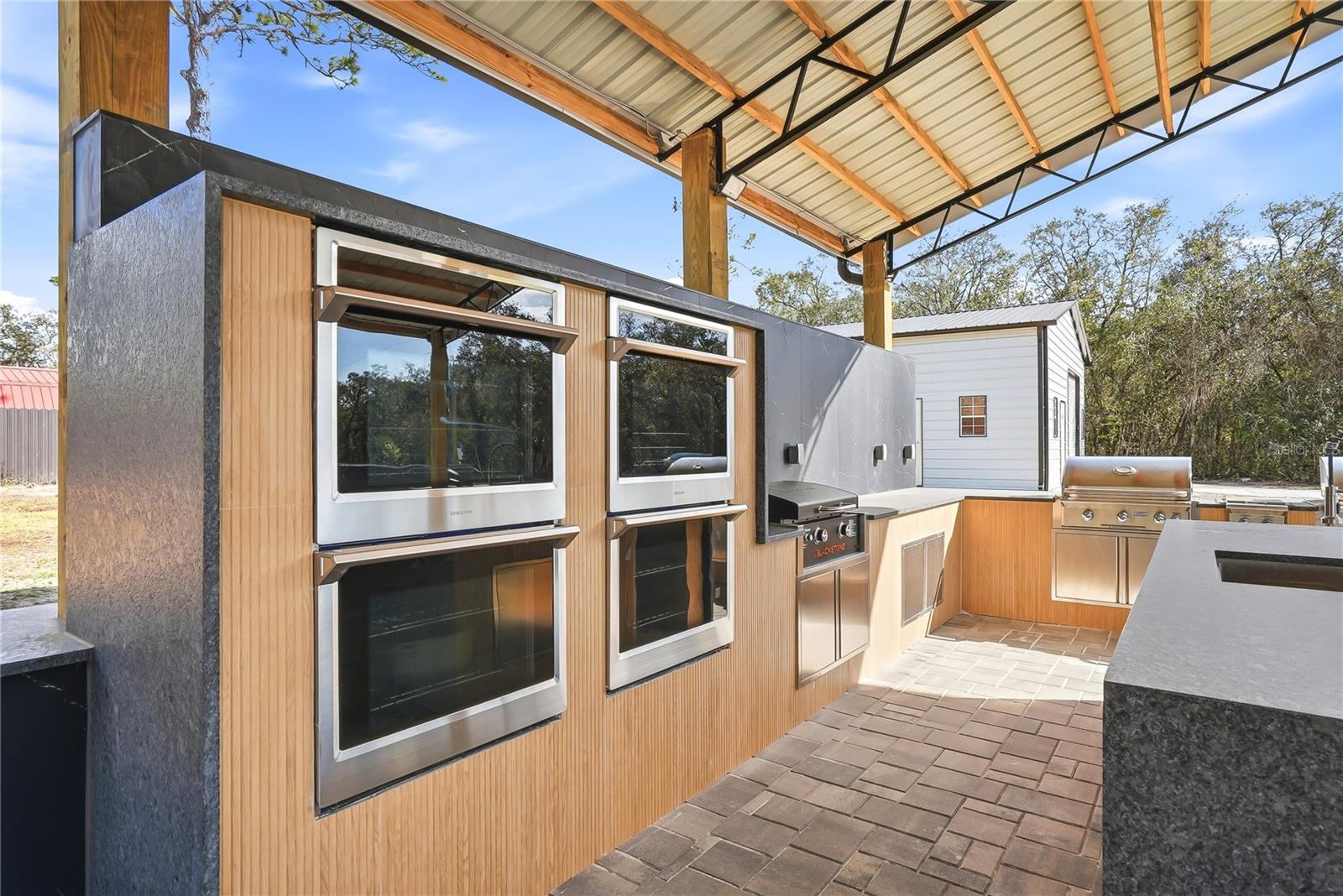 Listing photo id 59 for 17736 Overstreet Lane