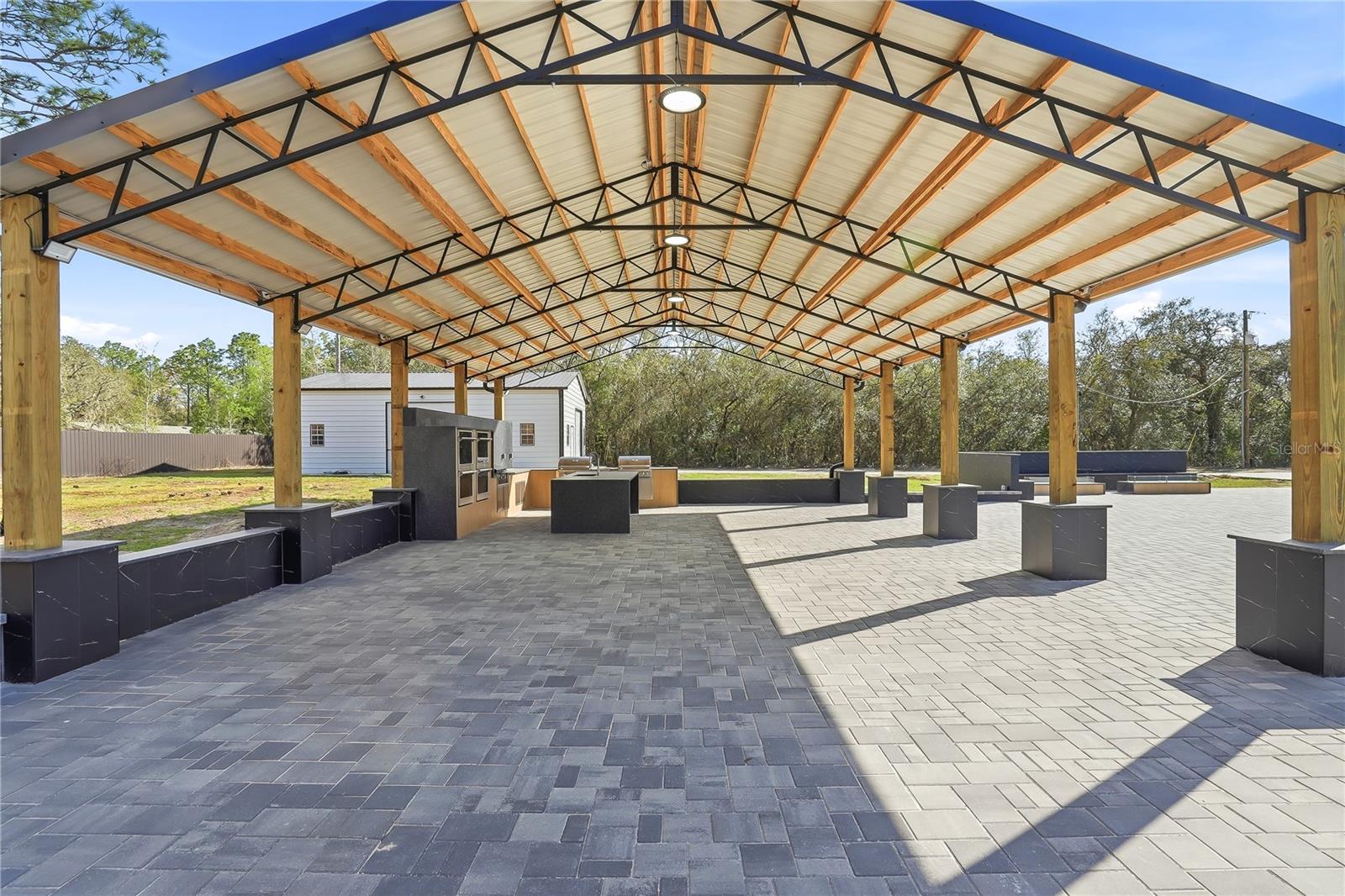 Listing photo id 60 for 17736 Overstreet Lane