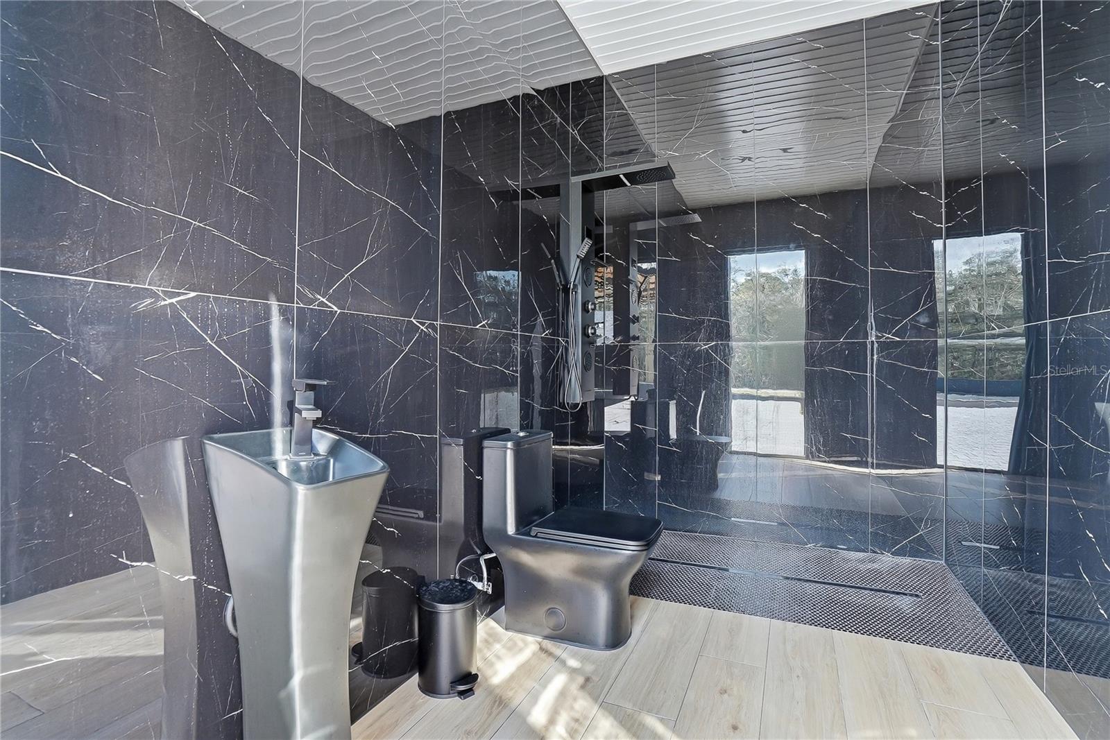 Listing photo id 61 for 17736 Overstreet Lane