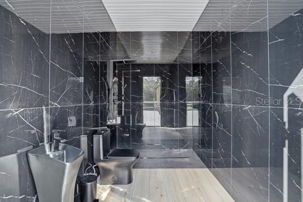 Listing photo id 62 for 17736 Overstreet Lane