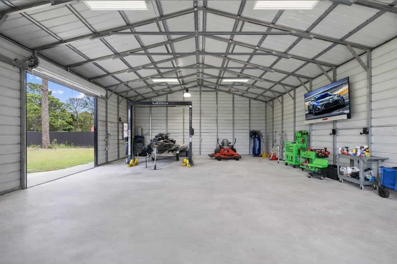 Listing photo id 64 for 17736 Overstreet Lane