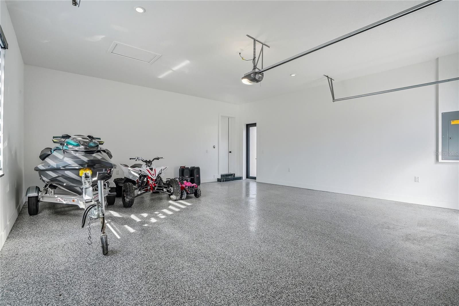 Listing photo id 65 for 17736 Overstreet Lane