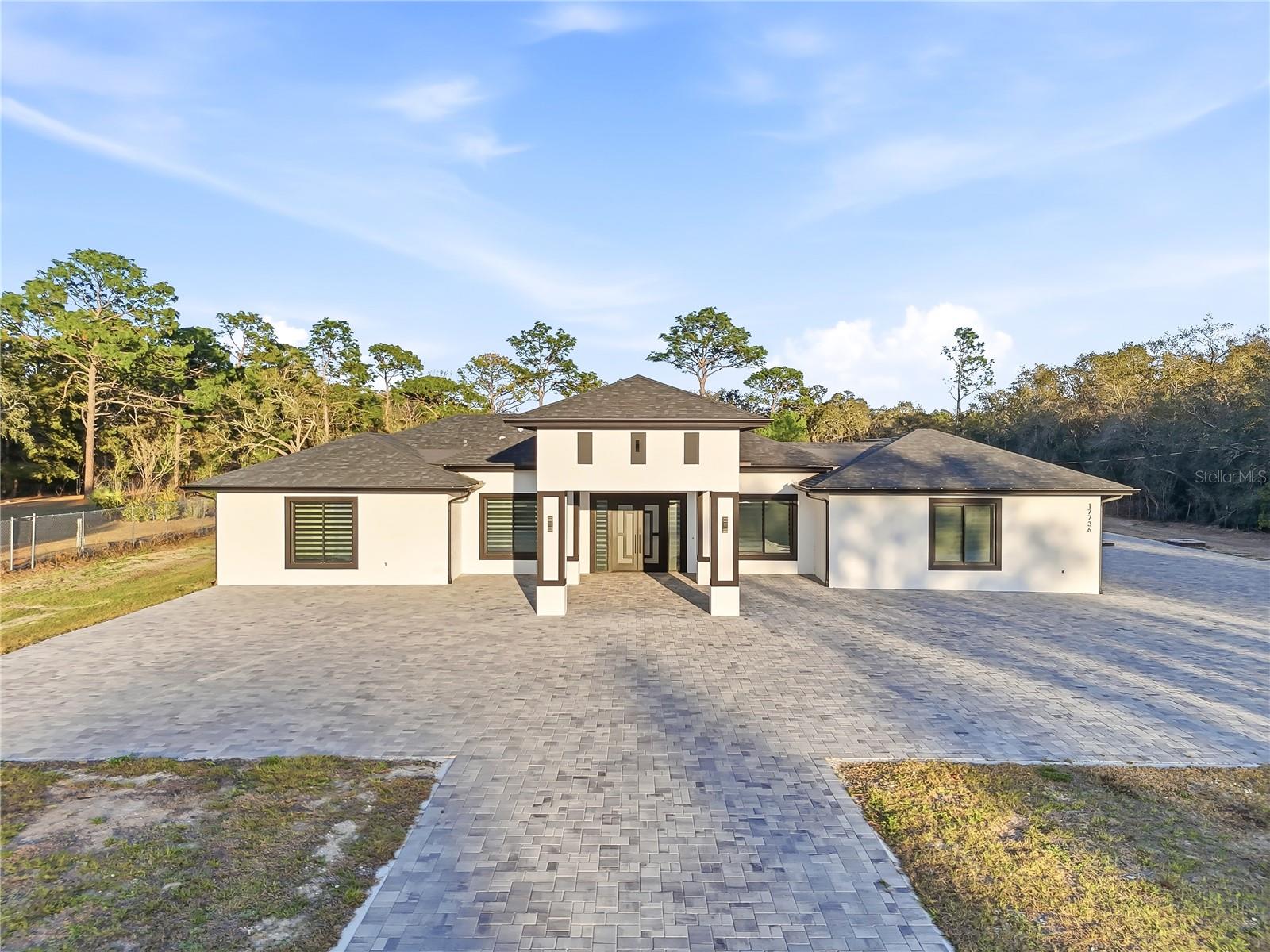 Listing photo id 66 for 17736 Overstreet Lane