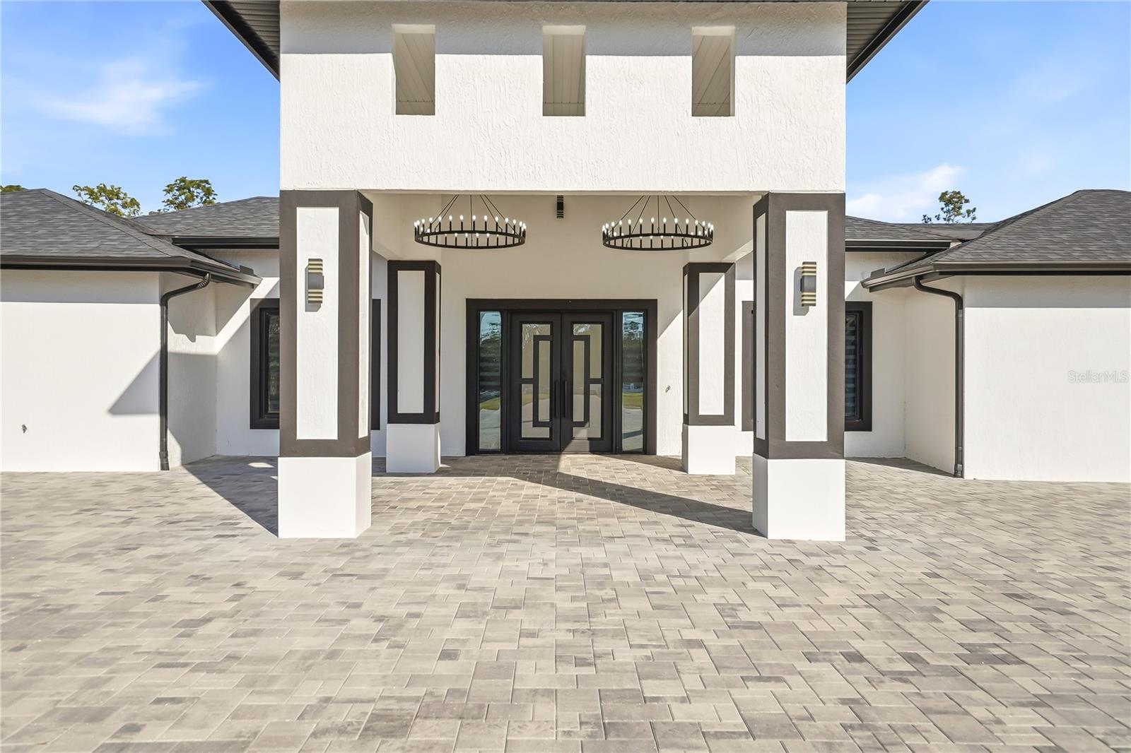 Listing photo id 5 for 17736 Overstreet Lane