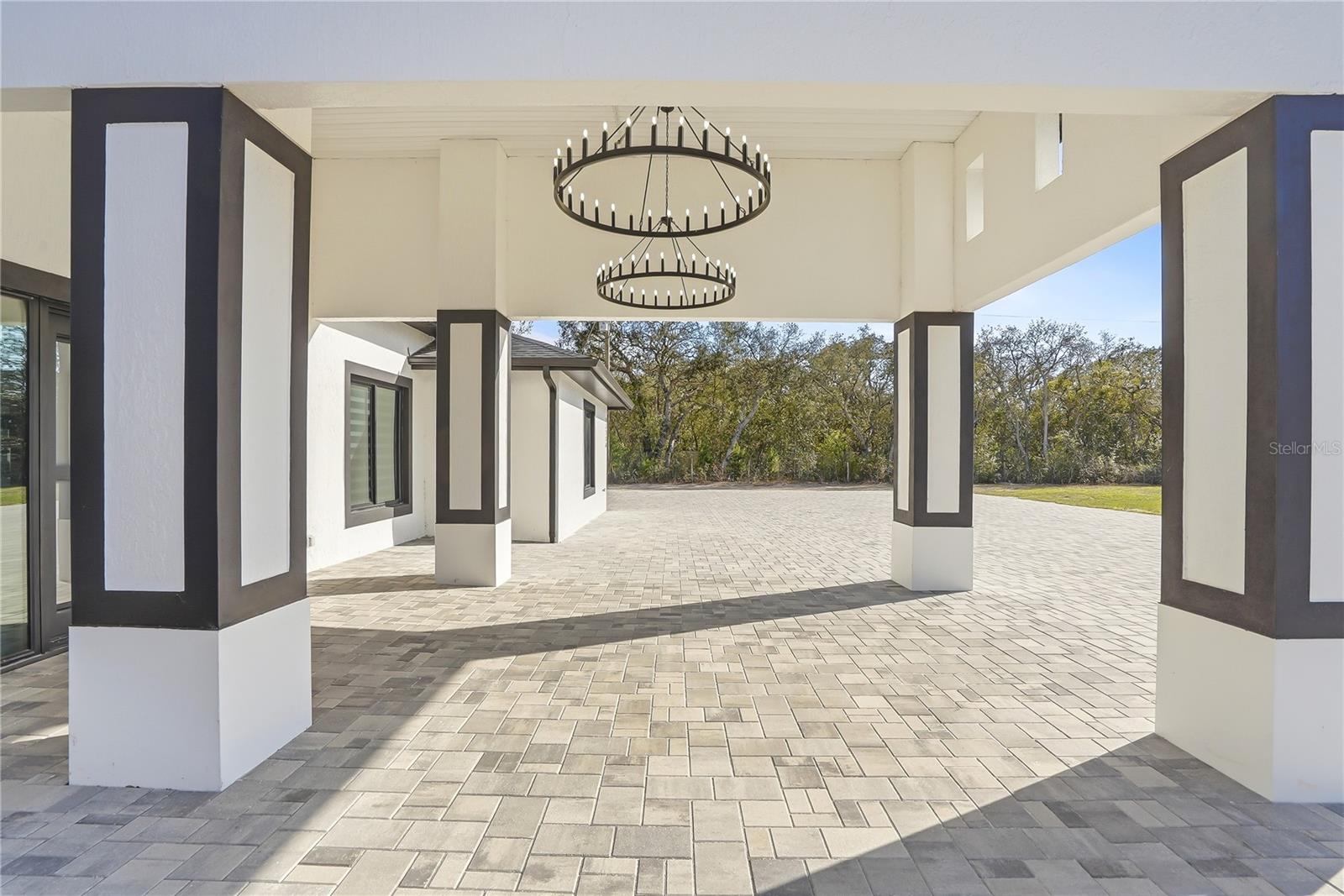 Listing photo id 6 for 17736 Overstreet Lane