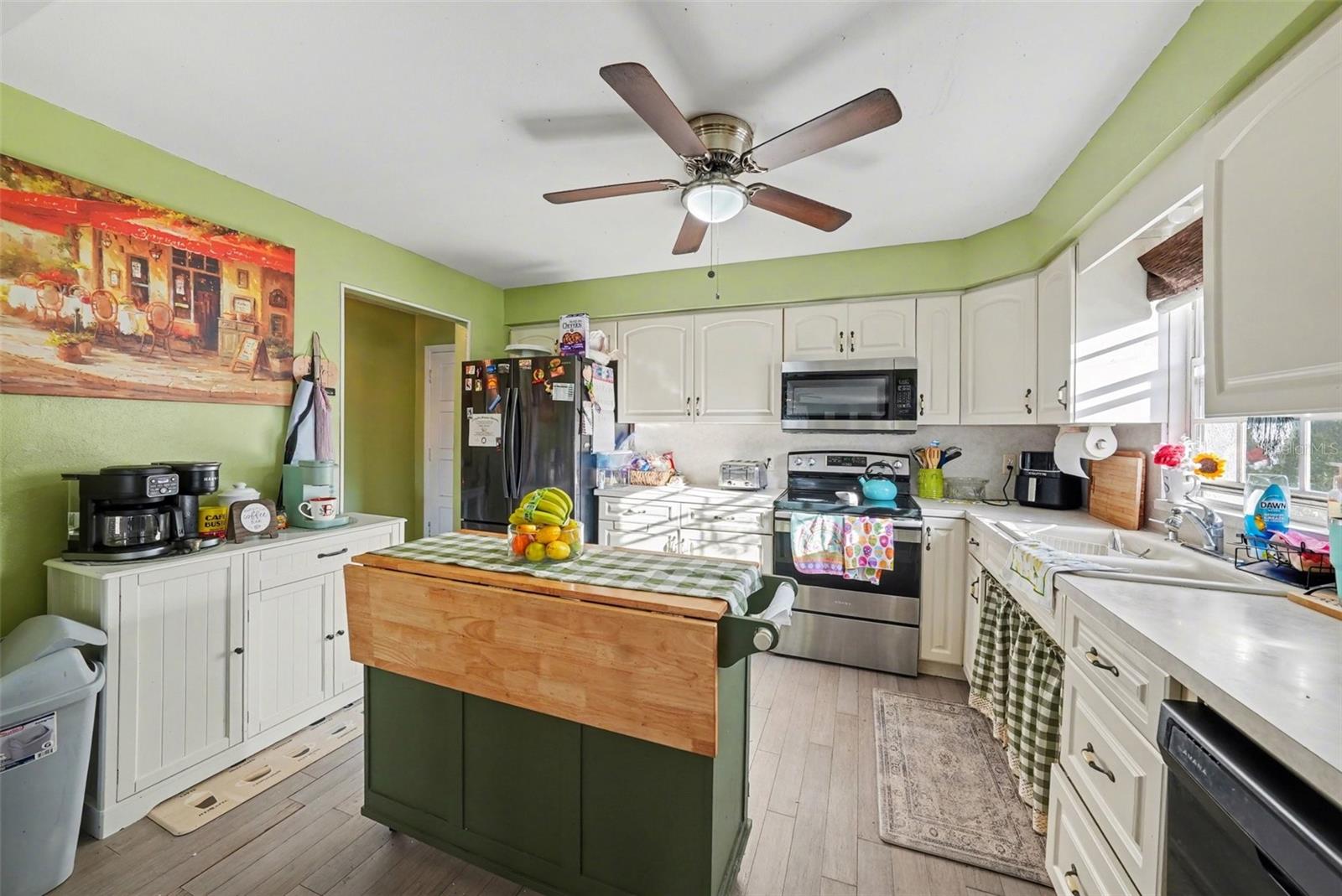 Image 13 of 30 For 701 Poinsettia Road 240