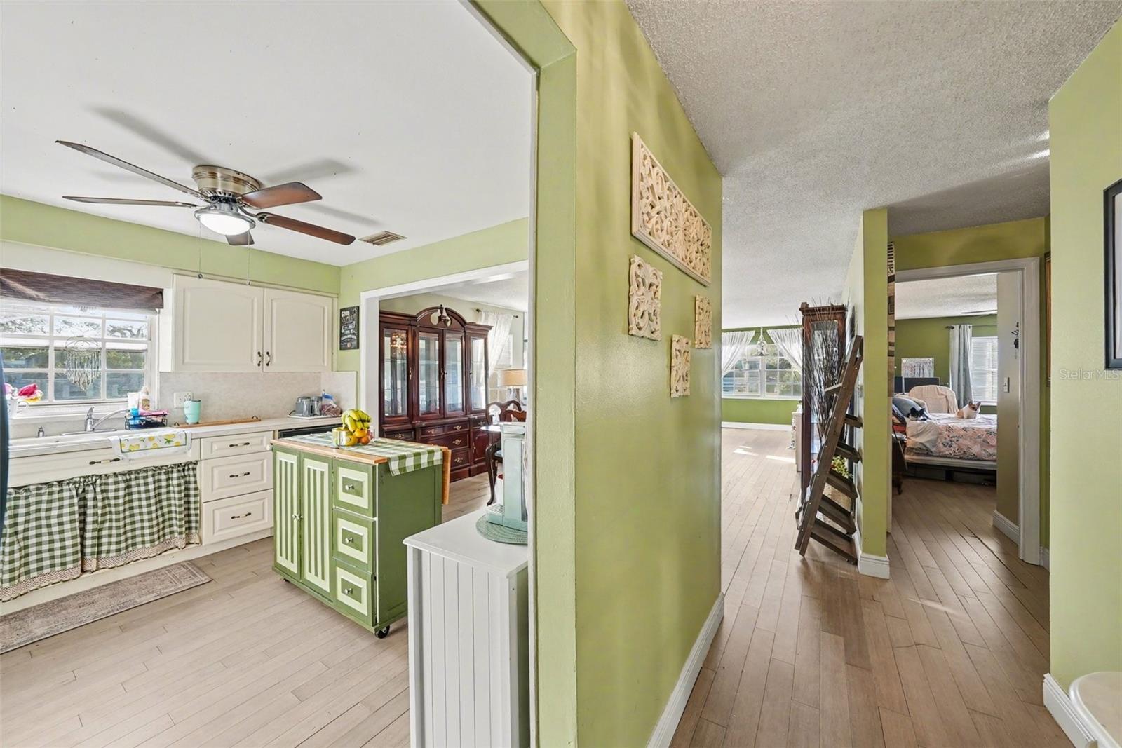 Image 14 of 30 For 701 Poinsettia Road 240