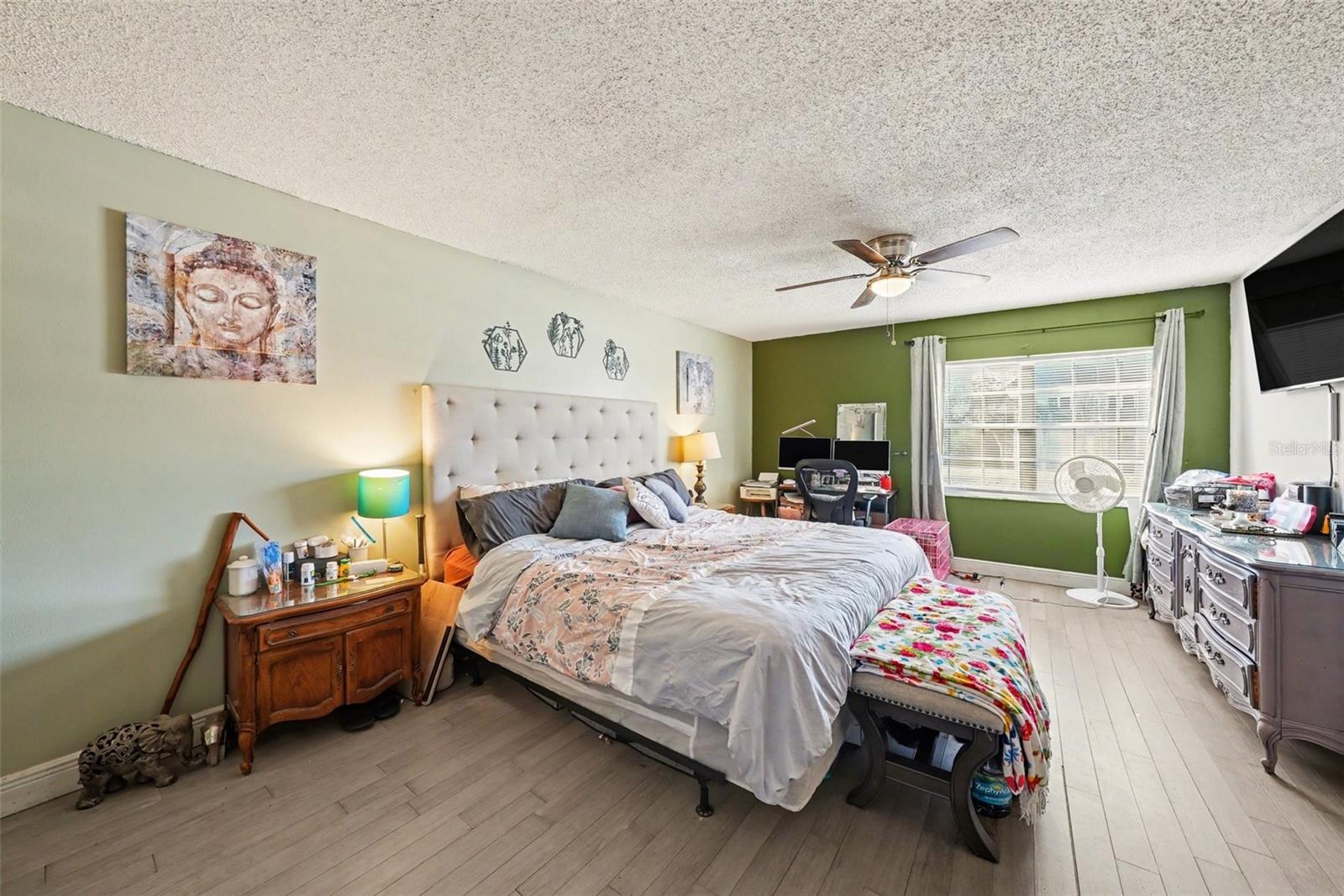 Image 17 of 30 For 701 Poinsettia Road 240