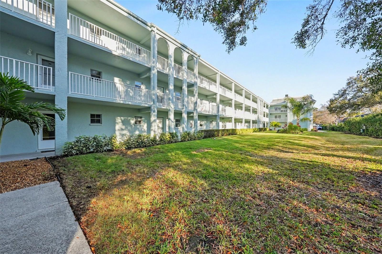 Image 21 of 30 For 701 Poinsettia Road 240