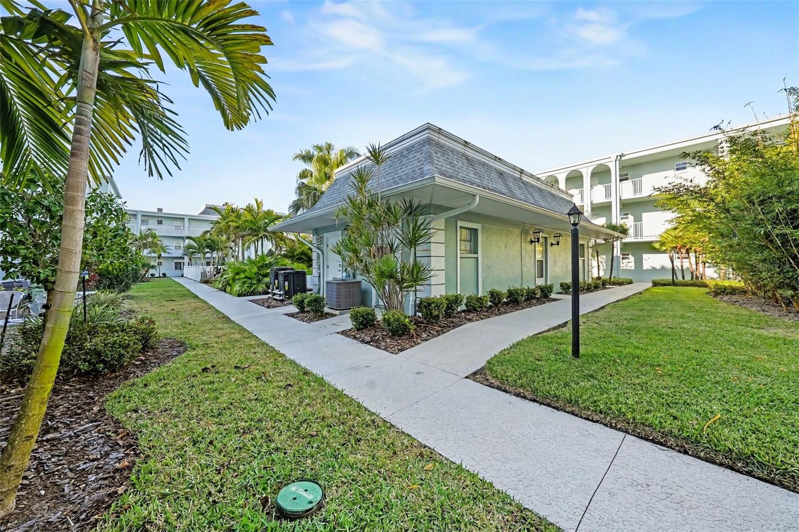 Image 22 of 30 For 701 Poinsettia Road 240