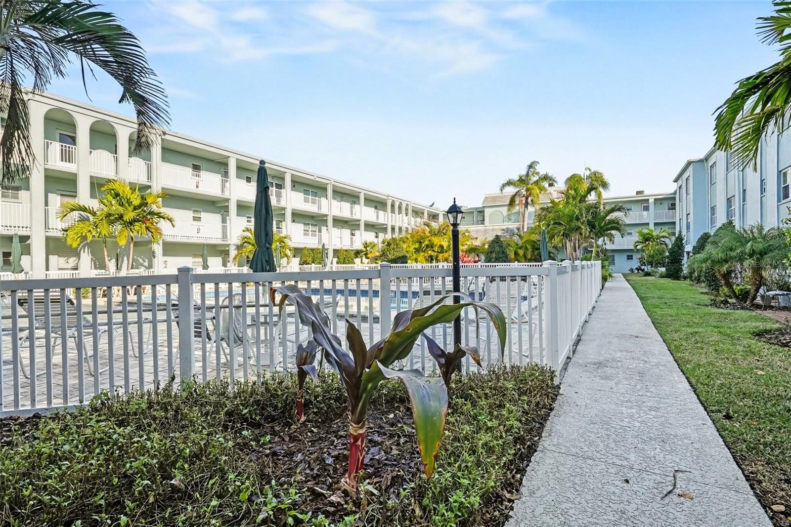 Image 25 of 30 For 701 Poinsettia Road 240