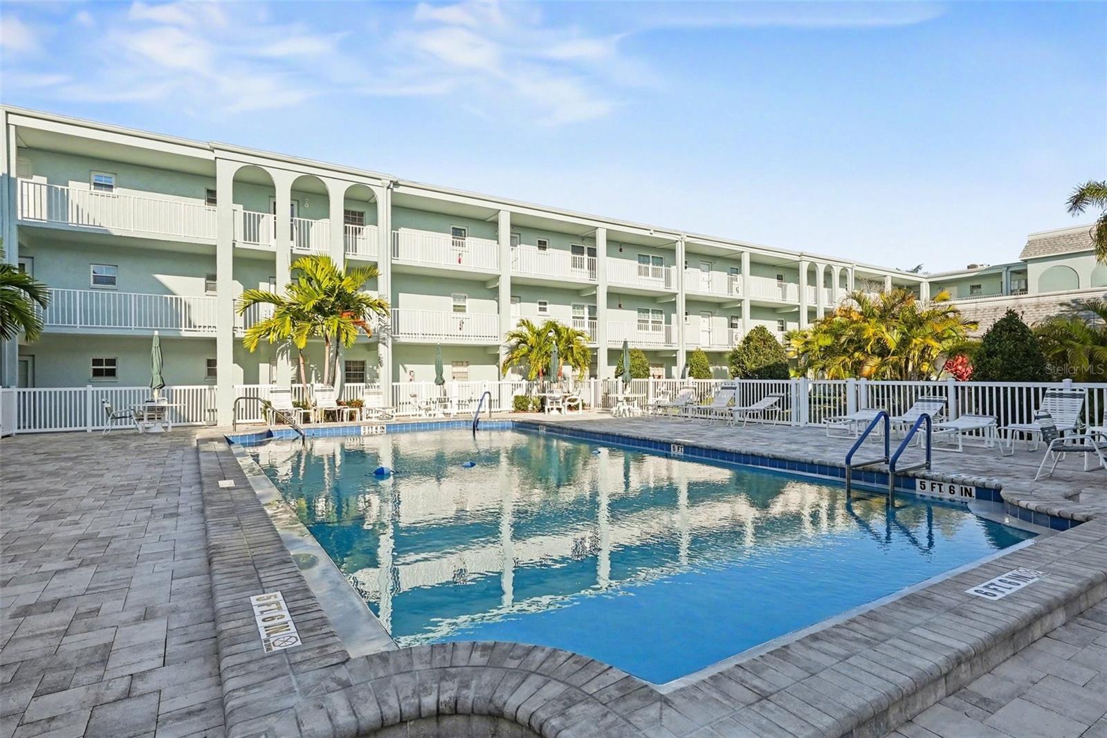 Image 26 of 30 For 701 Poinsettia Road 240