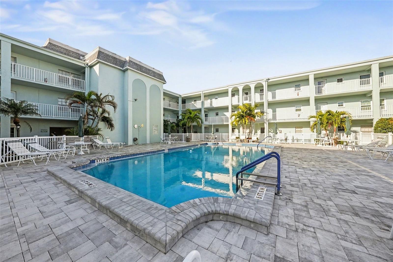 Image 27 of 30 For 701 Poinsettia Road 240