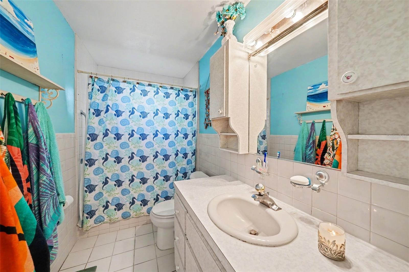 Image 3 of 30 For 701 Poinsettia Road 240