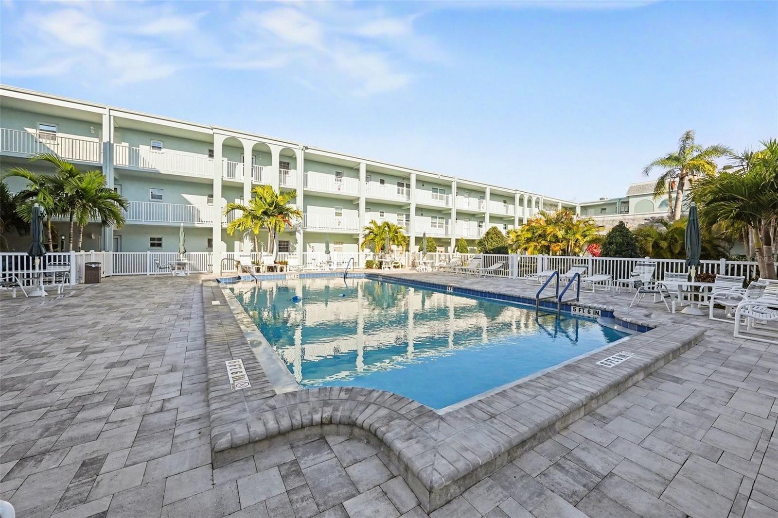 Image 4 of 30 For 701 Poinsettia Road 240