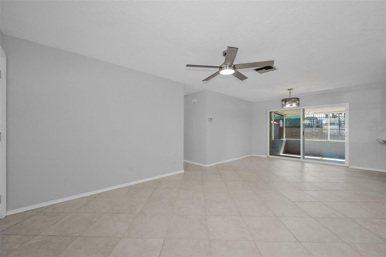 Listing photo id 11 for 5449 63rd Way N