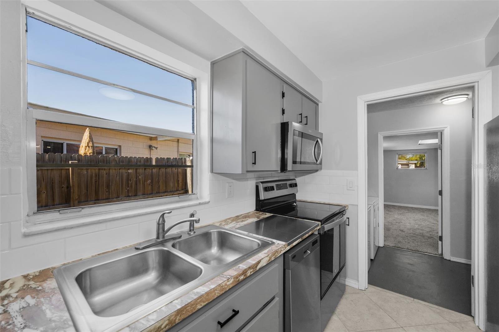 Listing photo id 23 for 5449 63rd Way N