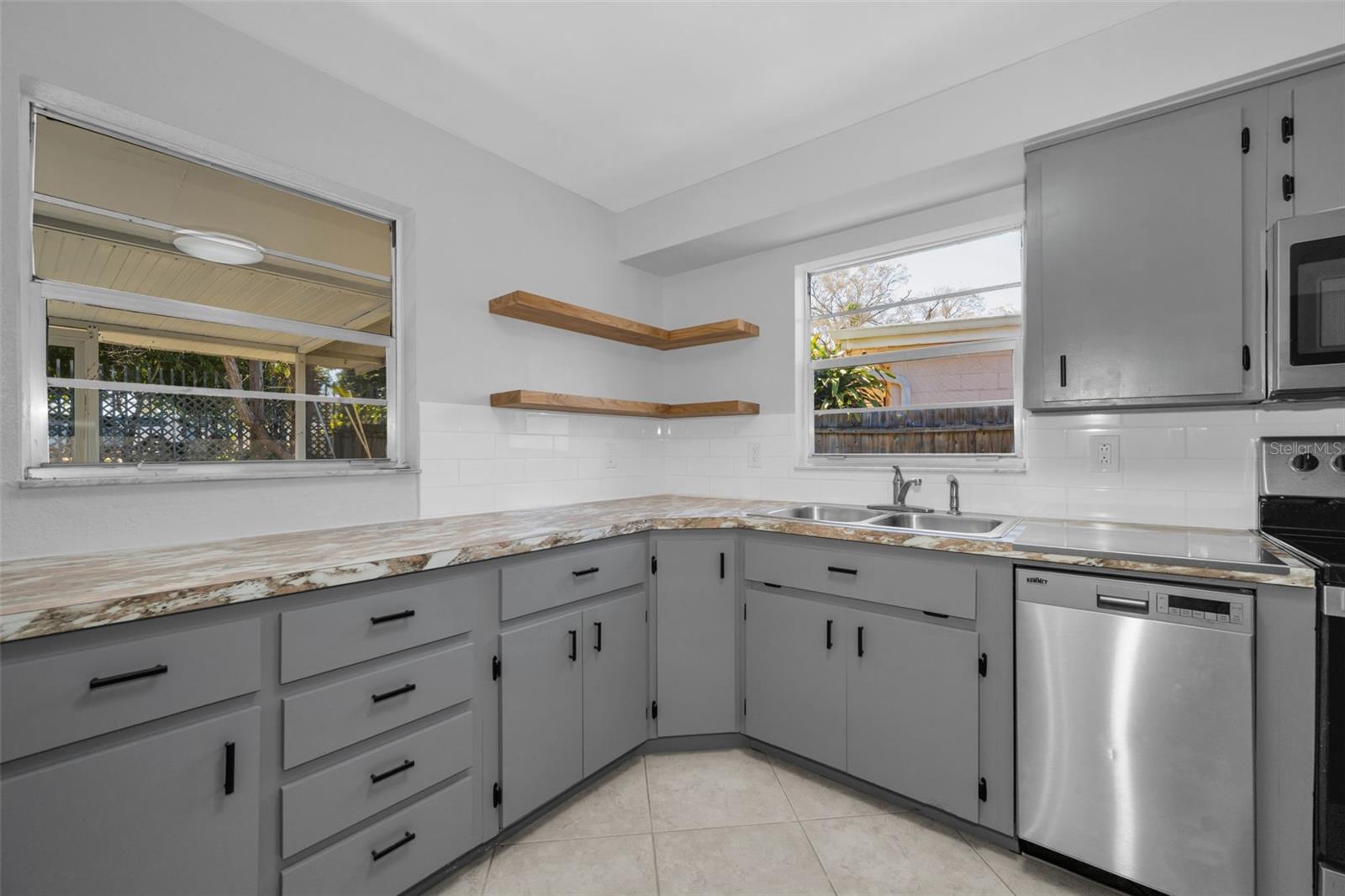 Listing photo id 25 for 5449 63rd Way N