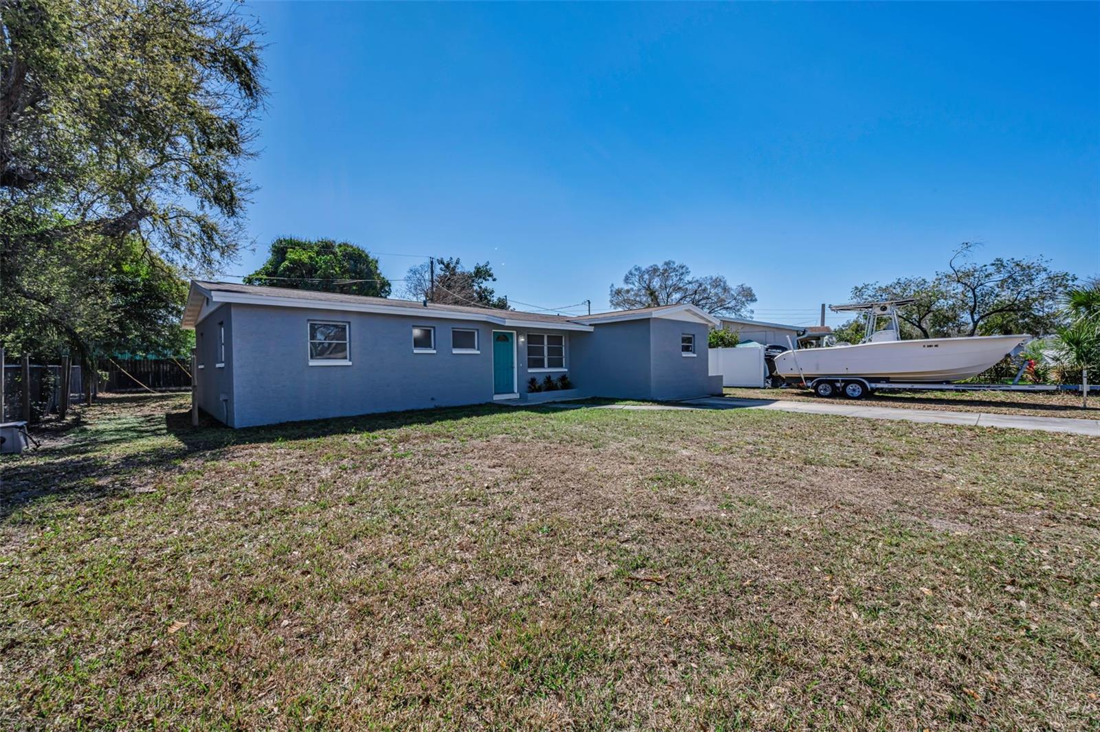 Listing photo id 2 for 5449 63rd Way N