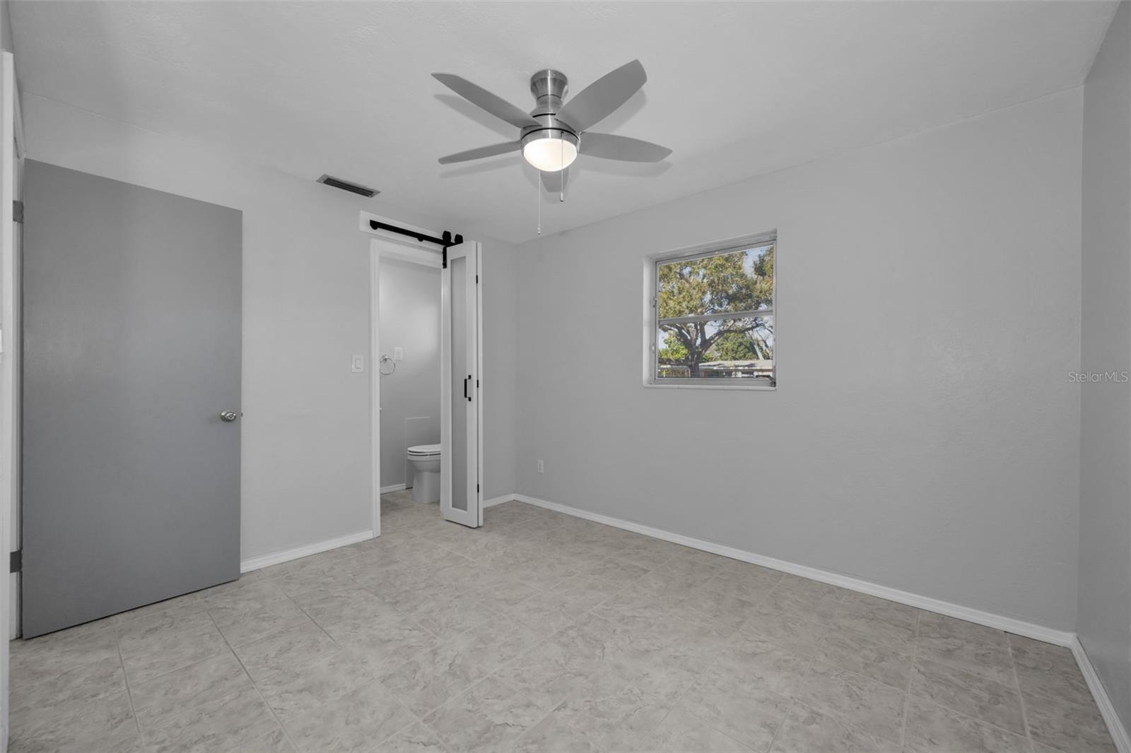 Listing photo id 38 for 5449 63rd Way N