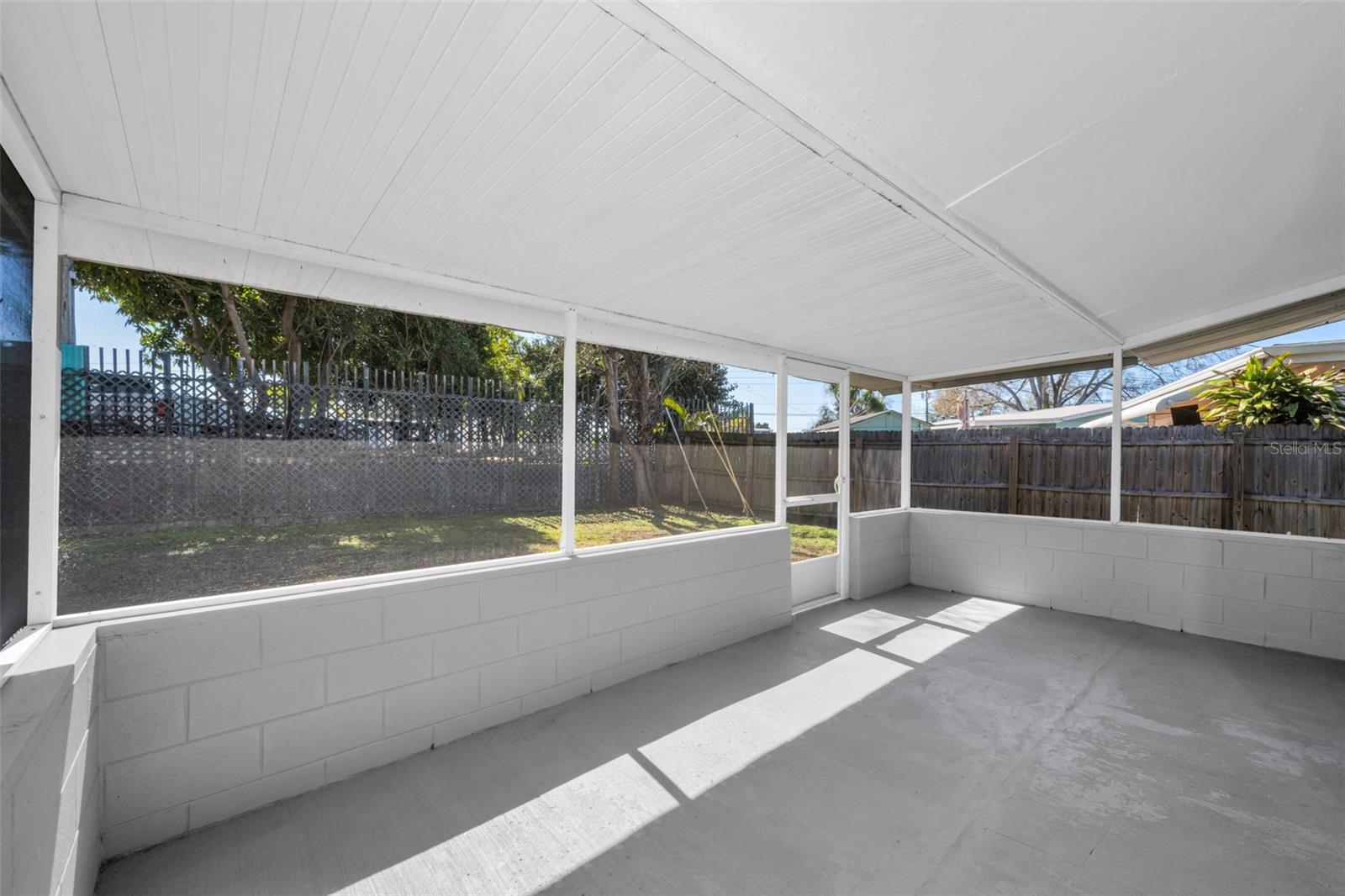 Listing photo id 40 for 5449 63rd Way N