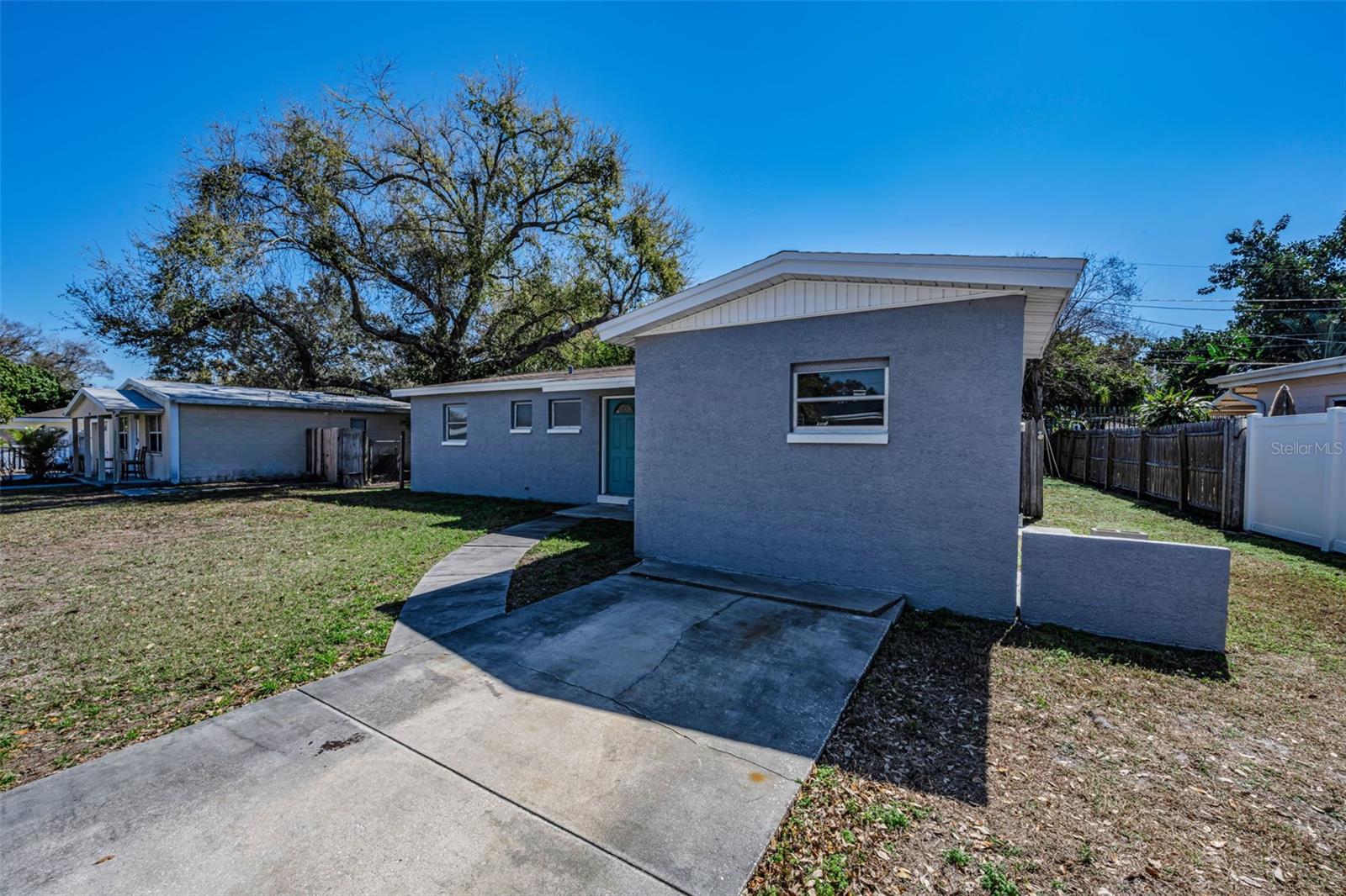 Listing photo id 3 for 5449 63rd Way N