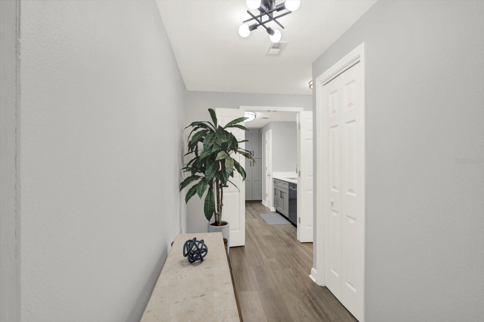 Image 3 of 44 For 345 Bayshore Boulevard 302