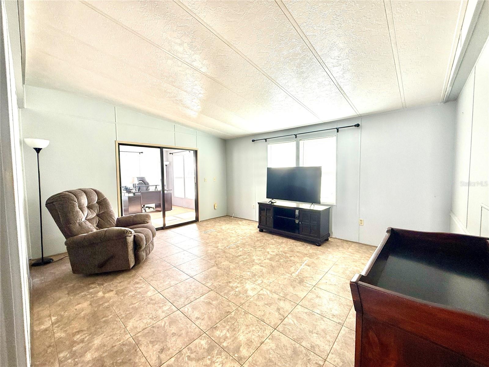 Image 2 of 14 For 225 Saint Thomas Circle