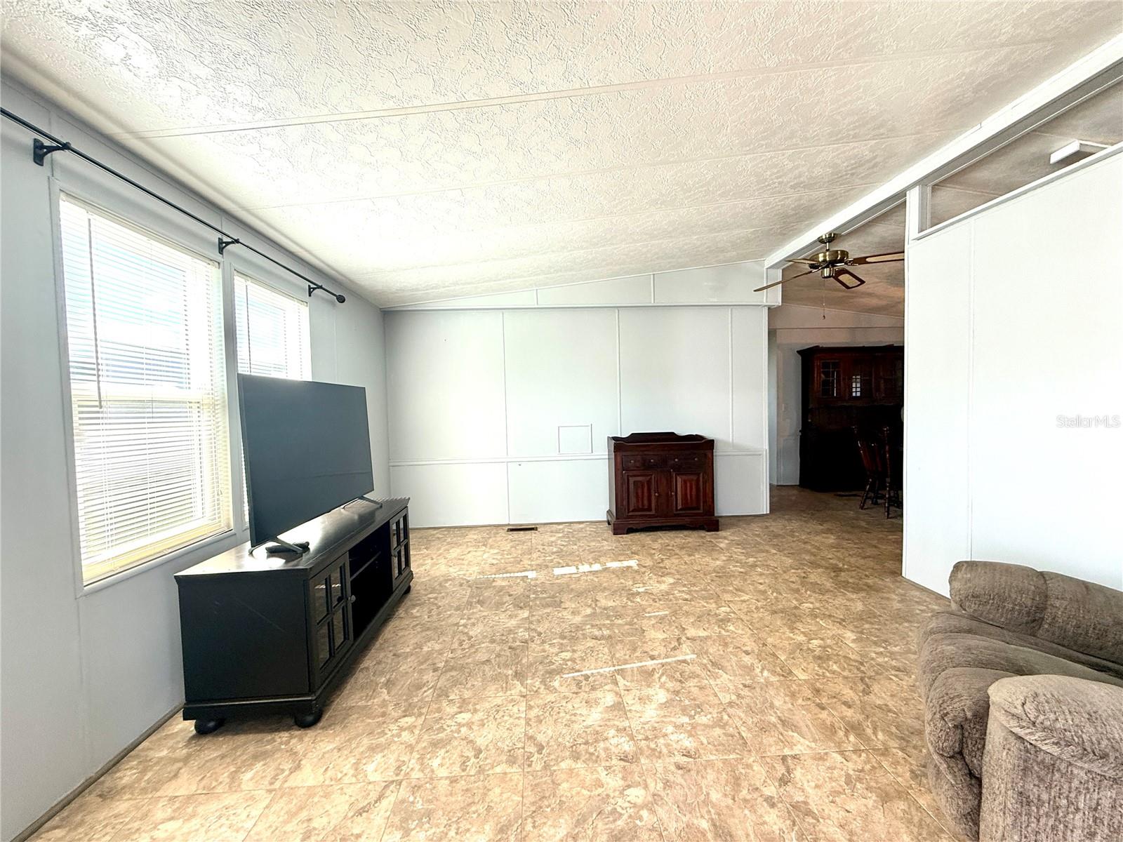 Image 3 of 14 For 225 Saint Thomas Circle