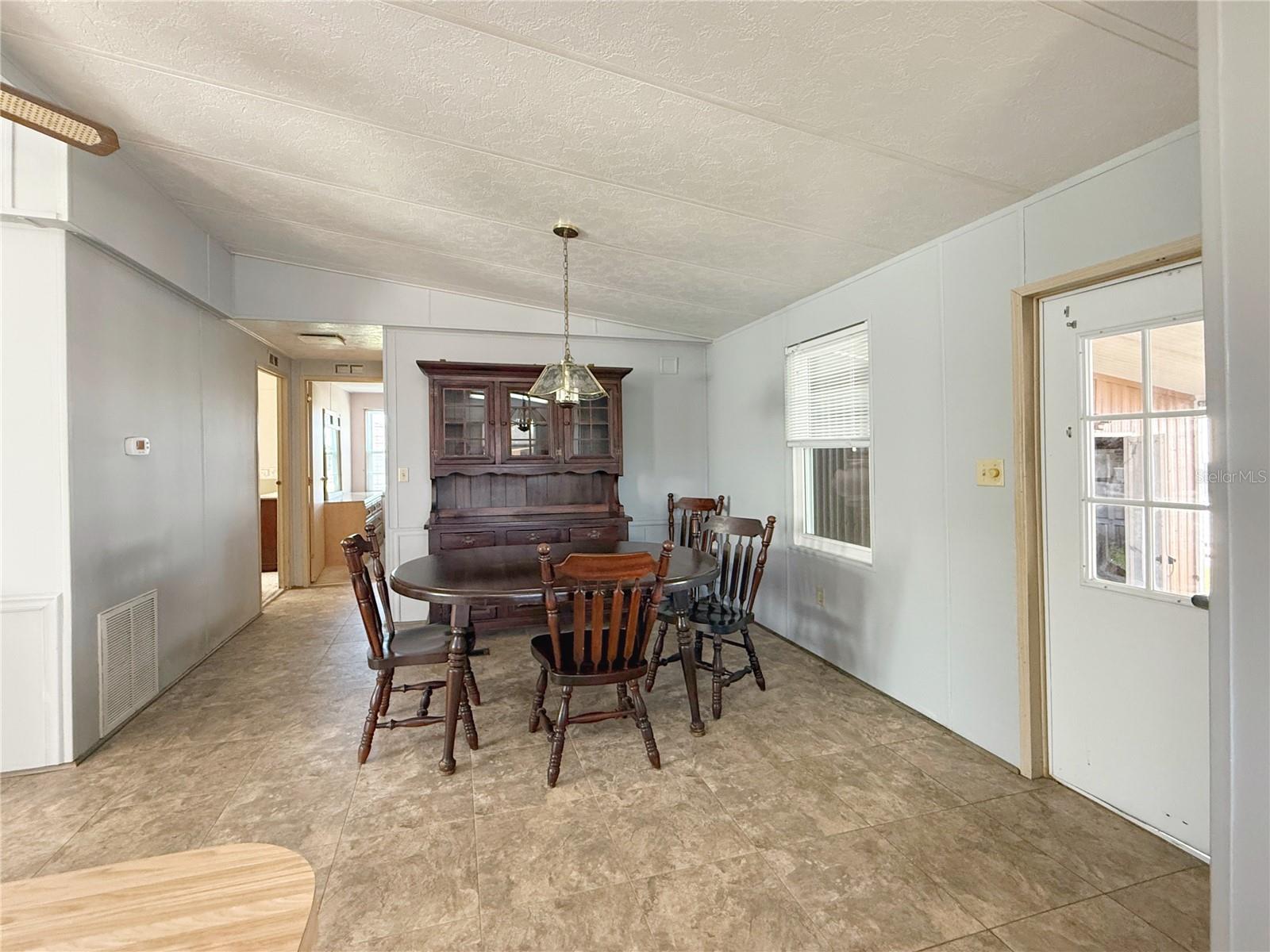 Image 5 of 14 For 225 Saint Thomas Circle