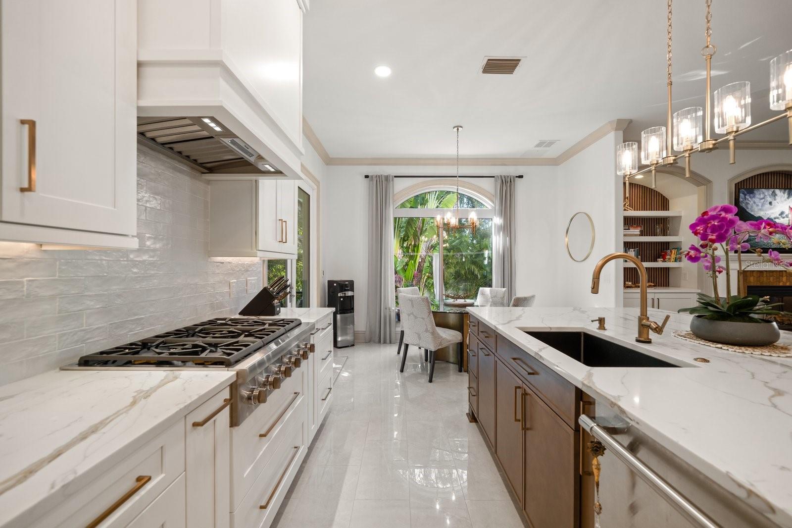 Listing photo id 10 for 3 Formosa Avenue