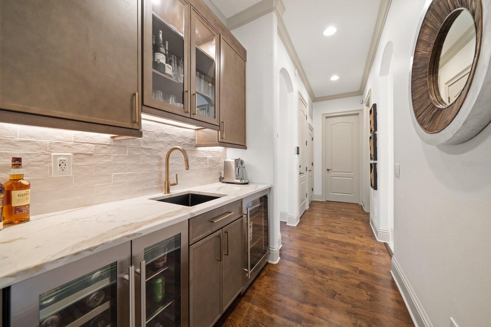 Listing photo id 16 for 3 Formosa Avenue