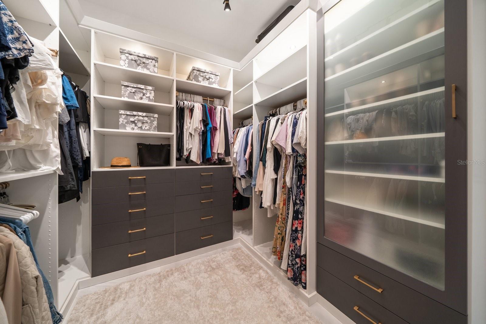 Listing photo id 28 for 3 Formosa Avenue