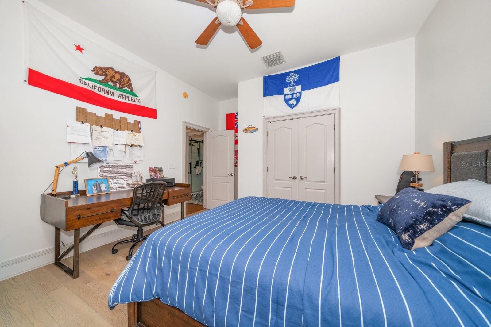 Listing photo id 35 for 3 Formosa Avenue