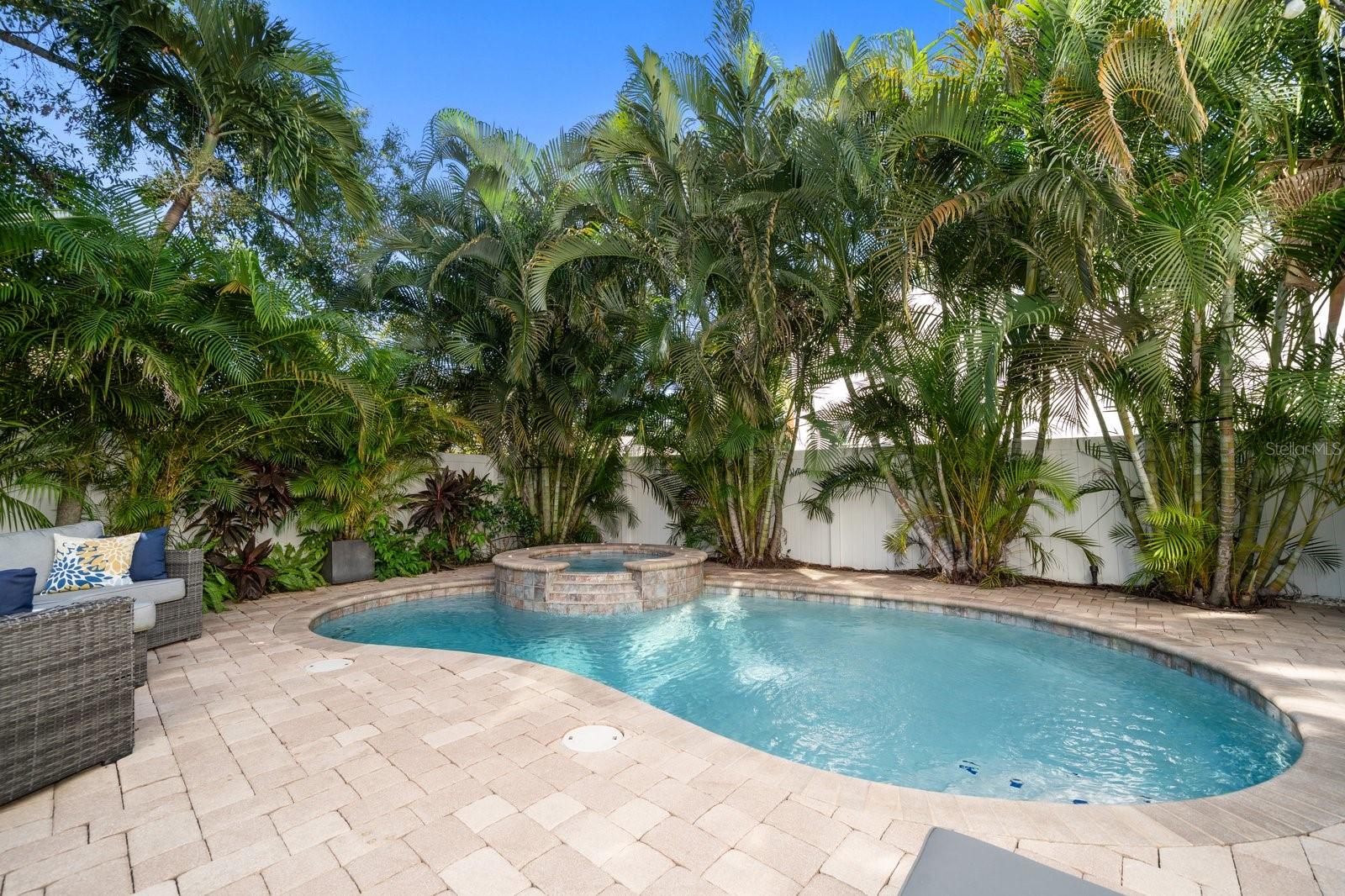 Listing photo id 44 for 3 Formosa Avenue