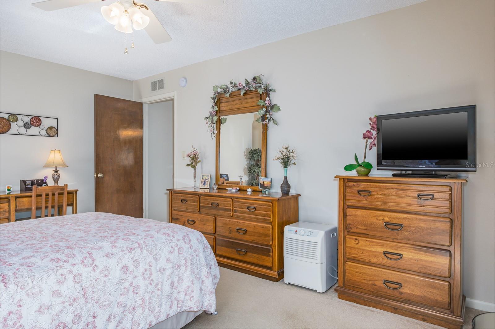 Image 40 of 72 For 2860 Longleaf Lane